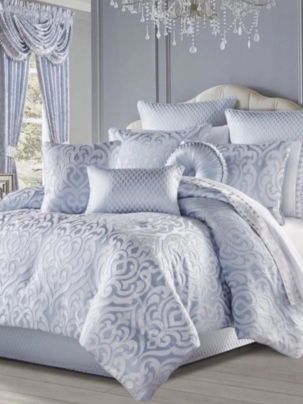 J. Queen New York Malita Comforter Set NWT Sz QUEEN